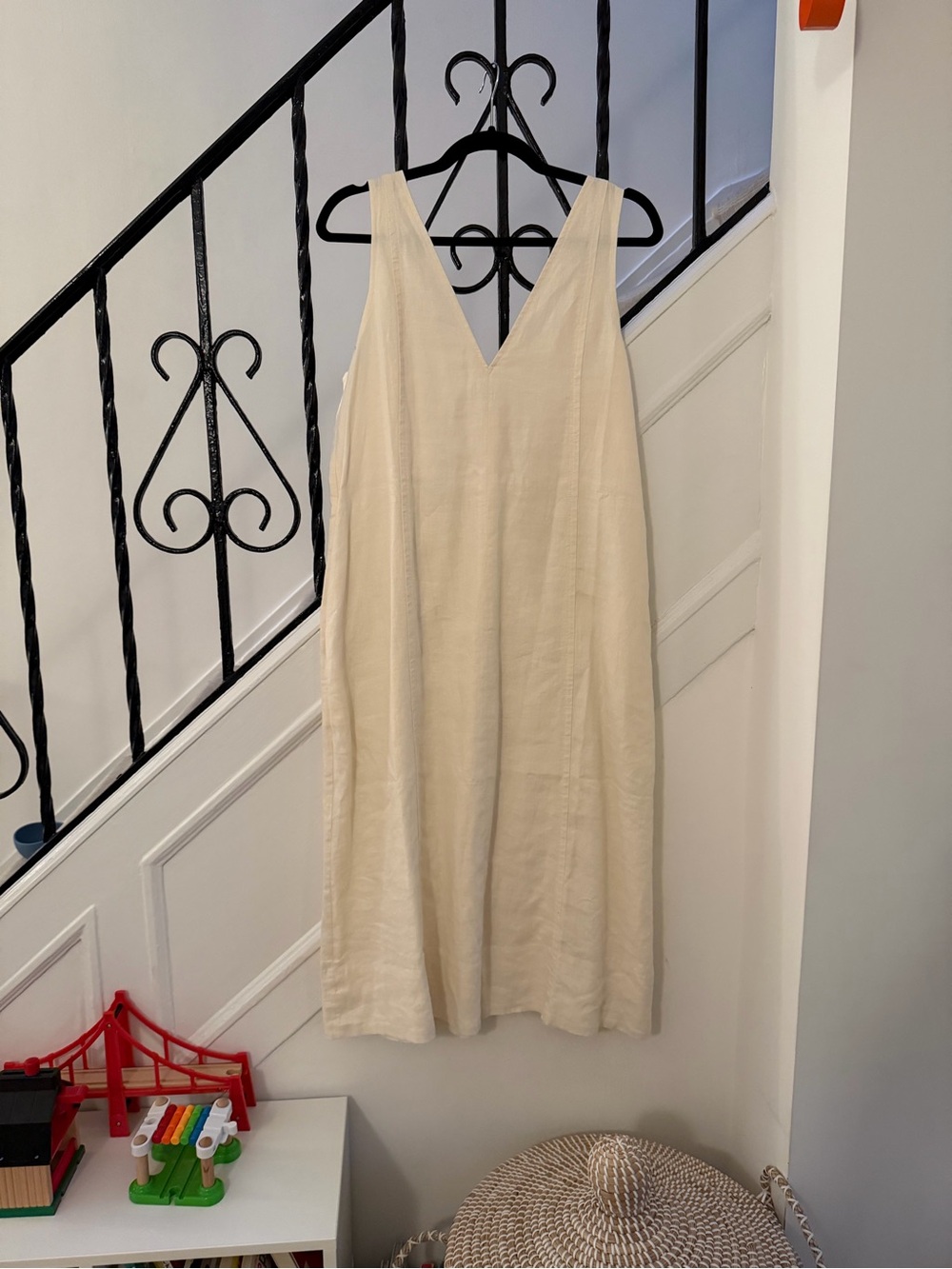 Everlane V-Neck Sleeveless Midi Dress in Cream - Picture 3 of 7